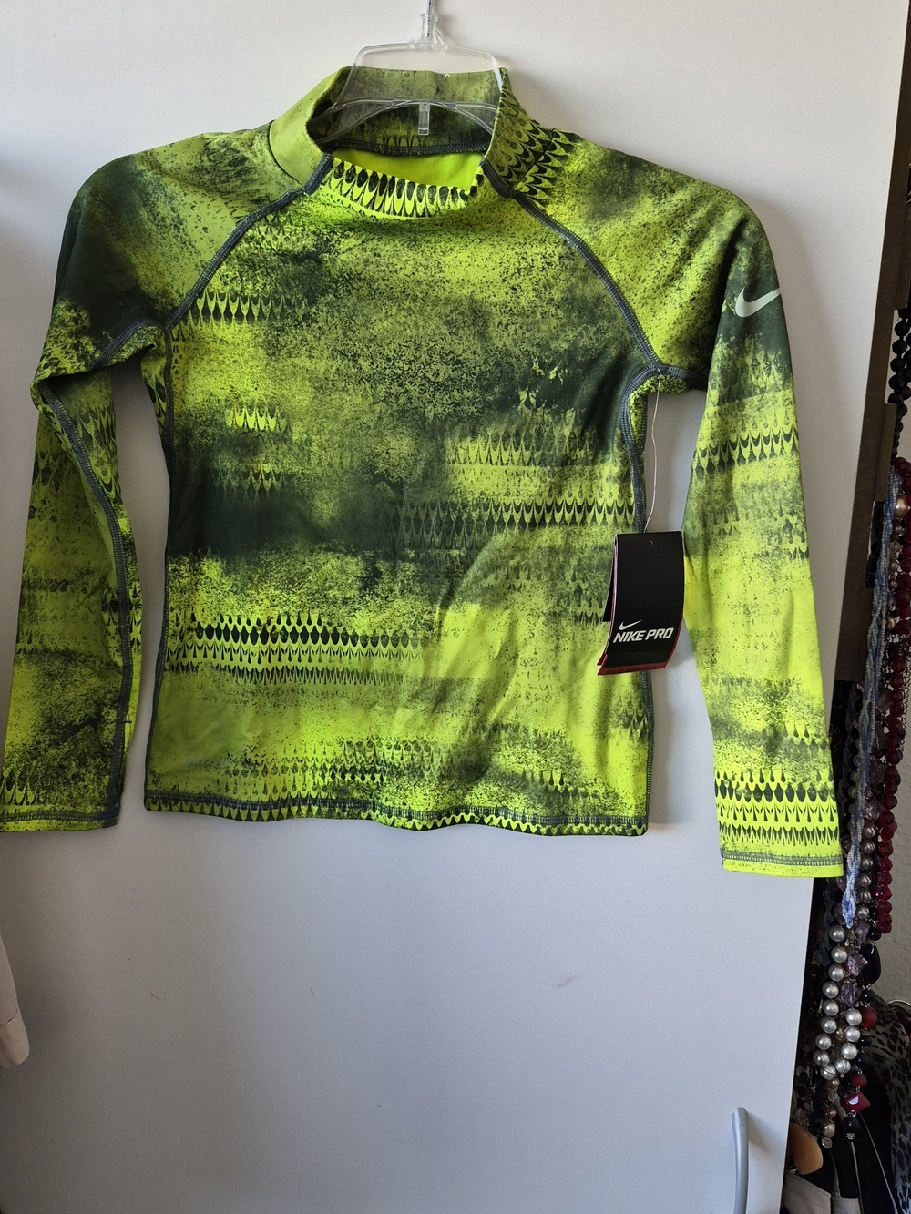 Nike Pro Girls Neon Green Long-Sleeve Rash Guard Sz S